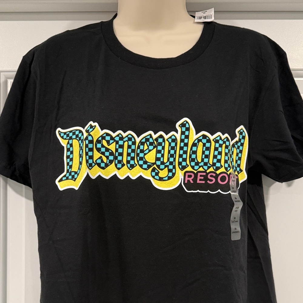 Disneyland Resort Retro T-Shirt, Disney Parks Brand. Unisex Size Medium